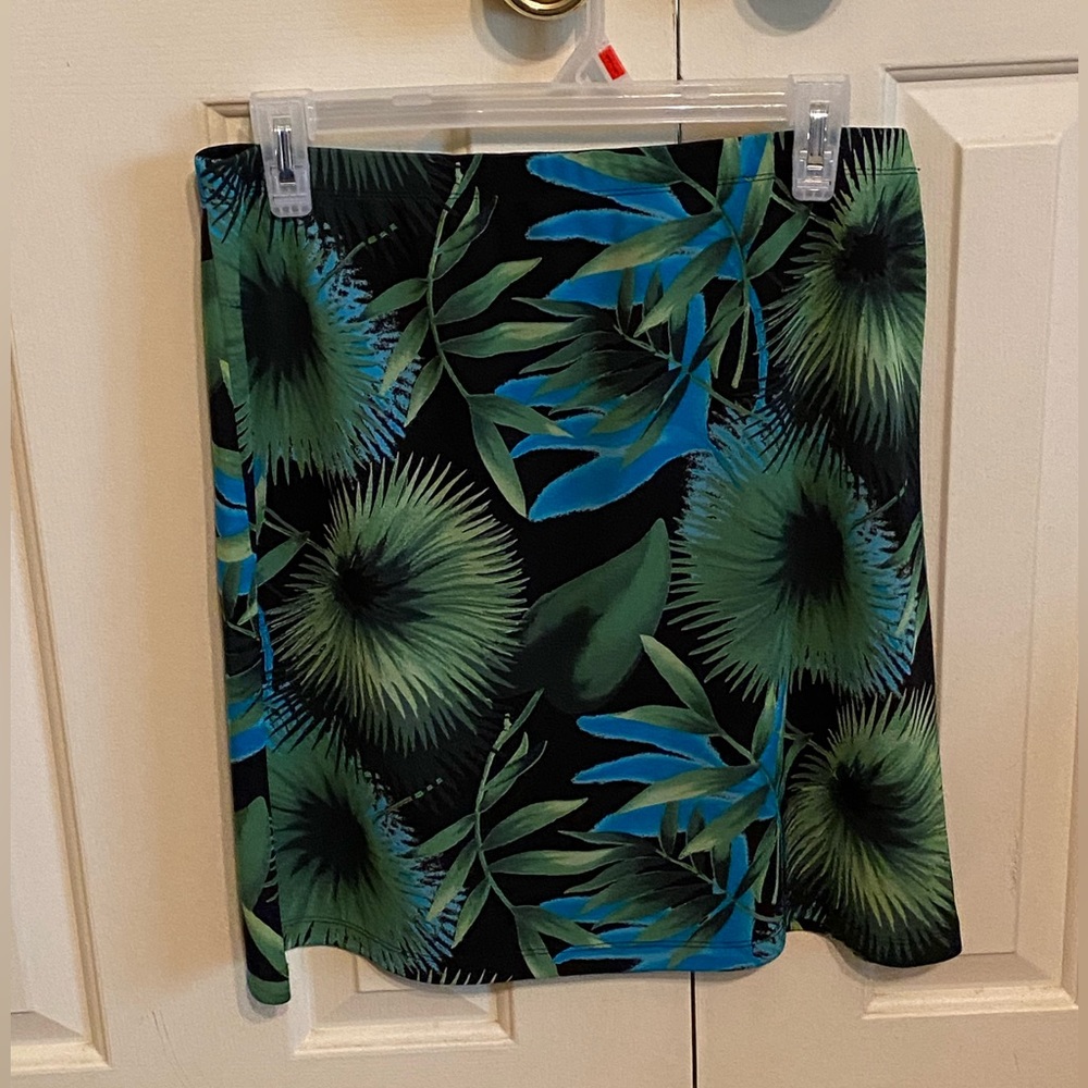 Cute Apostrophe print skirt in Petite Large.